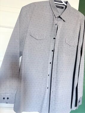Axist Men's Light Gray Button-Down Shirt